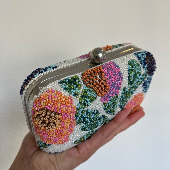 Multi-beaded clutch - Picture 8 of 16